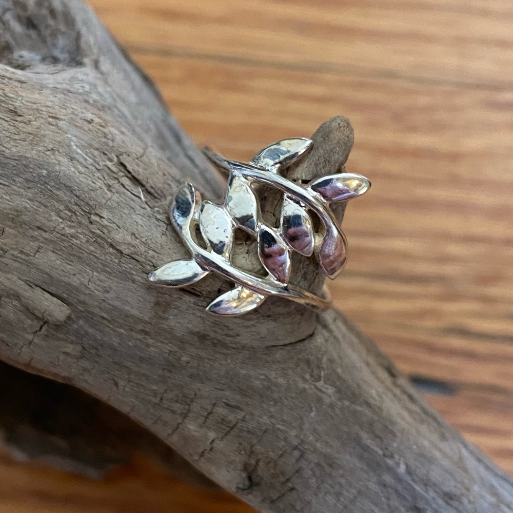 Sterling Silver Fern Ring, Stamped 925, Vintage Vine Motif